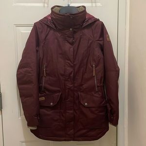 COLUMBIA: NWOT Size M women’s Suttle burgundy hooded jacket. Polyester blend.
